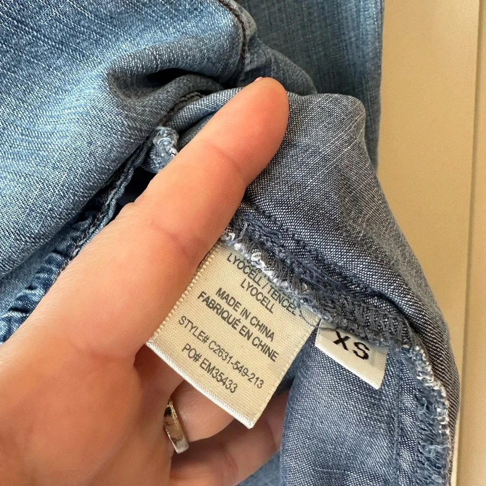 Cloth & Stone Chambray Slit Back Button Down Shirt - Picture 5 of 7